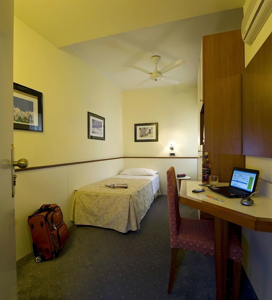 Hotel Corticella Bologna Bagian luar foto